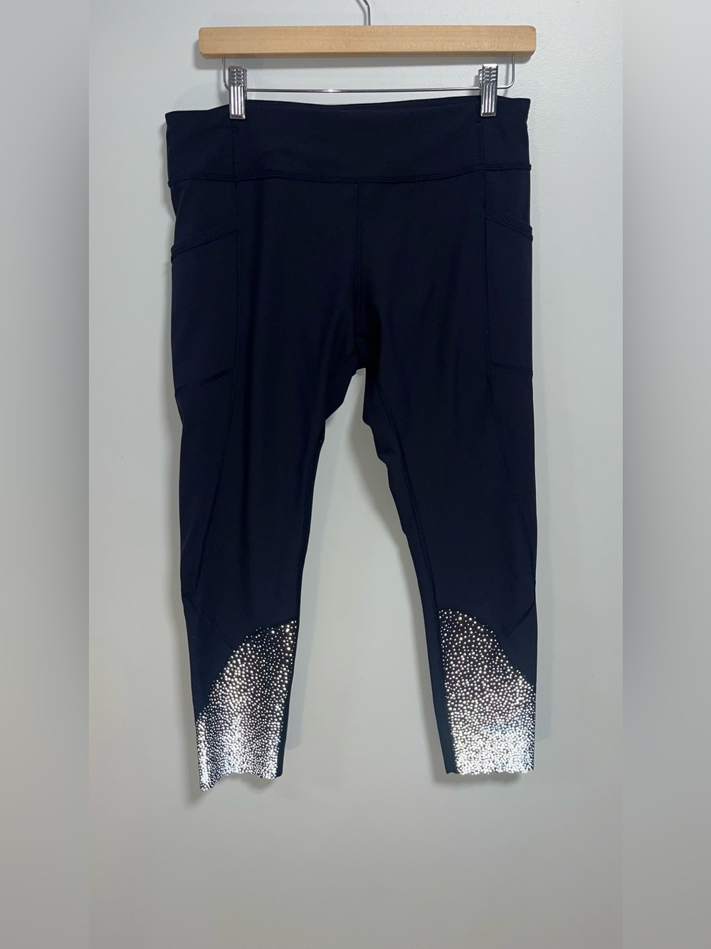 Lululemon Tight Stuff Tight II *25"
Midnight Navy - Size 12